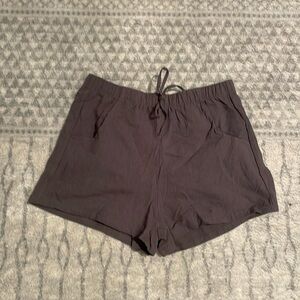 NWOT Women shorts size medium